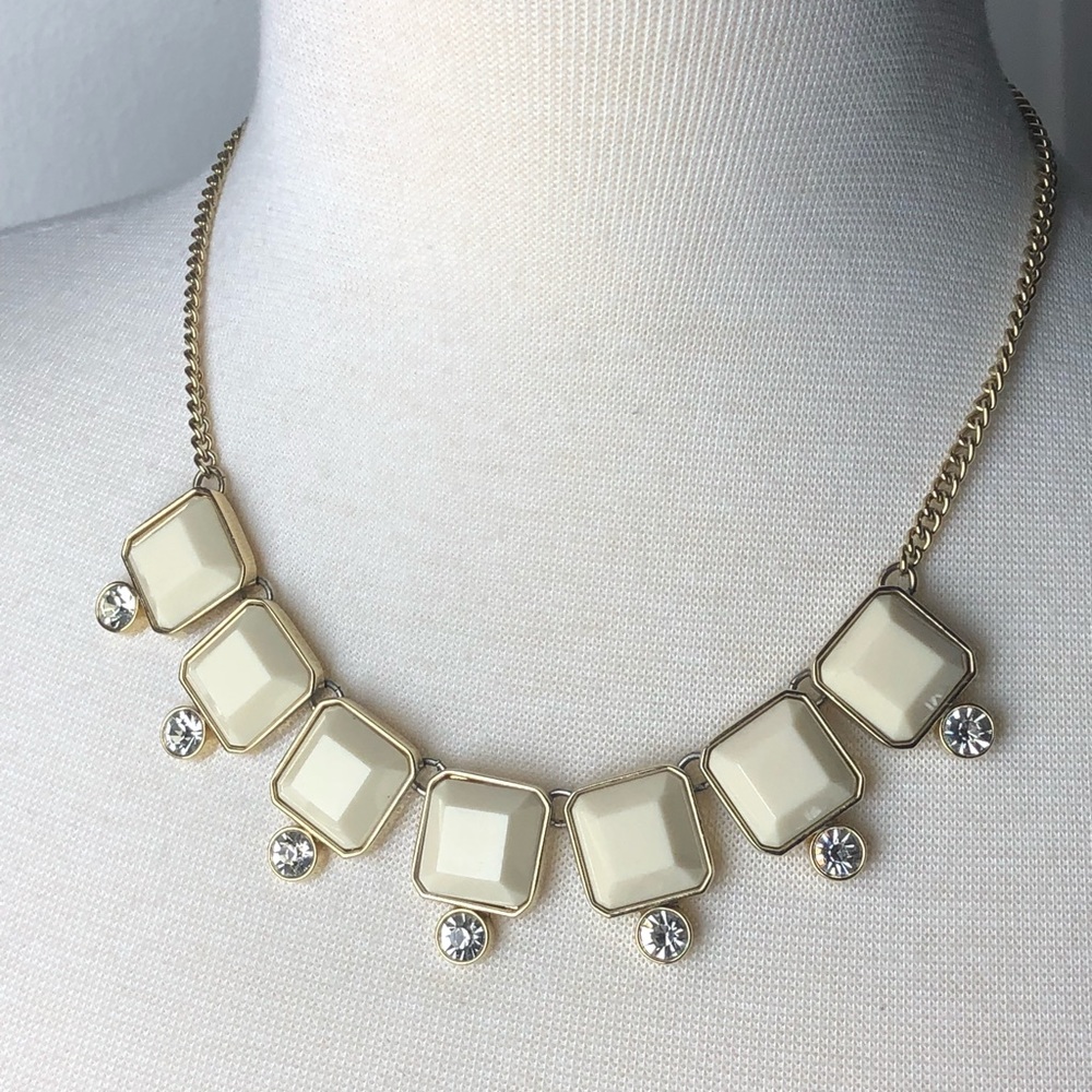 Ann Taylor Classic Statement Necklace EUC 18"